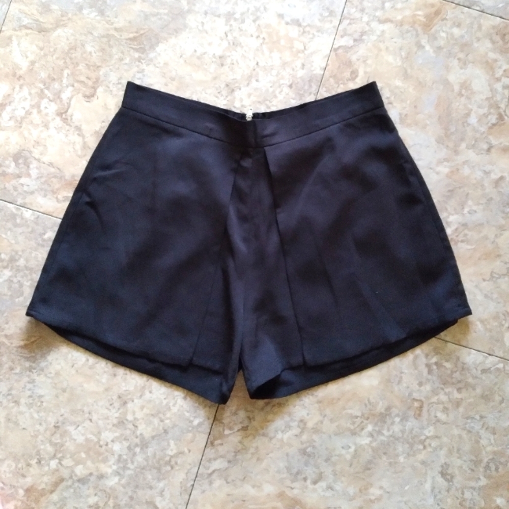 Francesca's Birdcage Label black faux skort shorts, size S - Picture 2 of 6